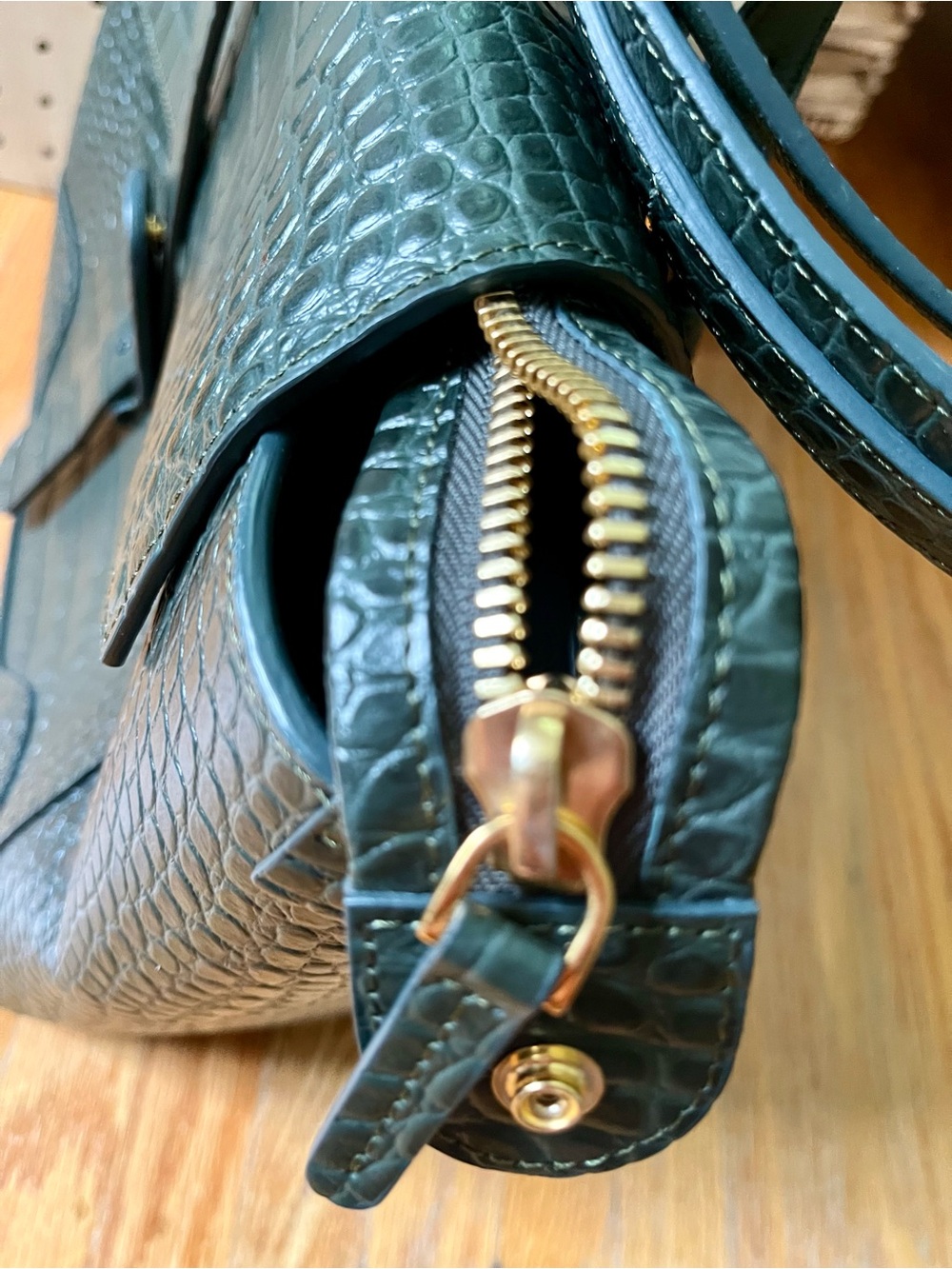 SENREVE Large Maestra Bag β Dragon Forest Green Croc Embossed Leather (NWOT) - Picture 9 of 11
